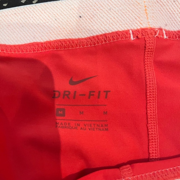 Women’s Nike Bright Peach Spandex Shorts size M - Picture 3 of 3